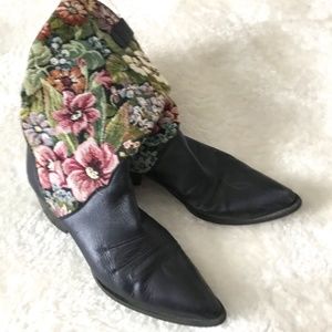 Vintage embroider cowboy boots